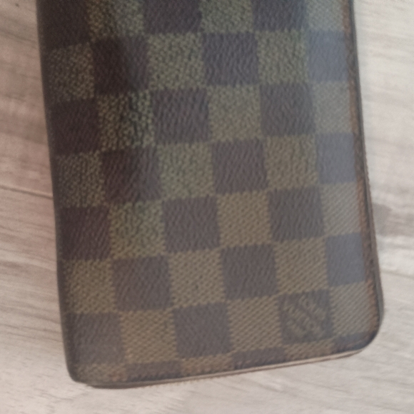 Authentic Louis Vuitton round zipper wallet - Picture 2 of 15